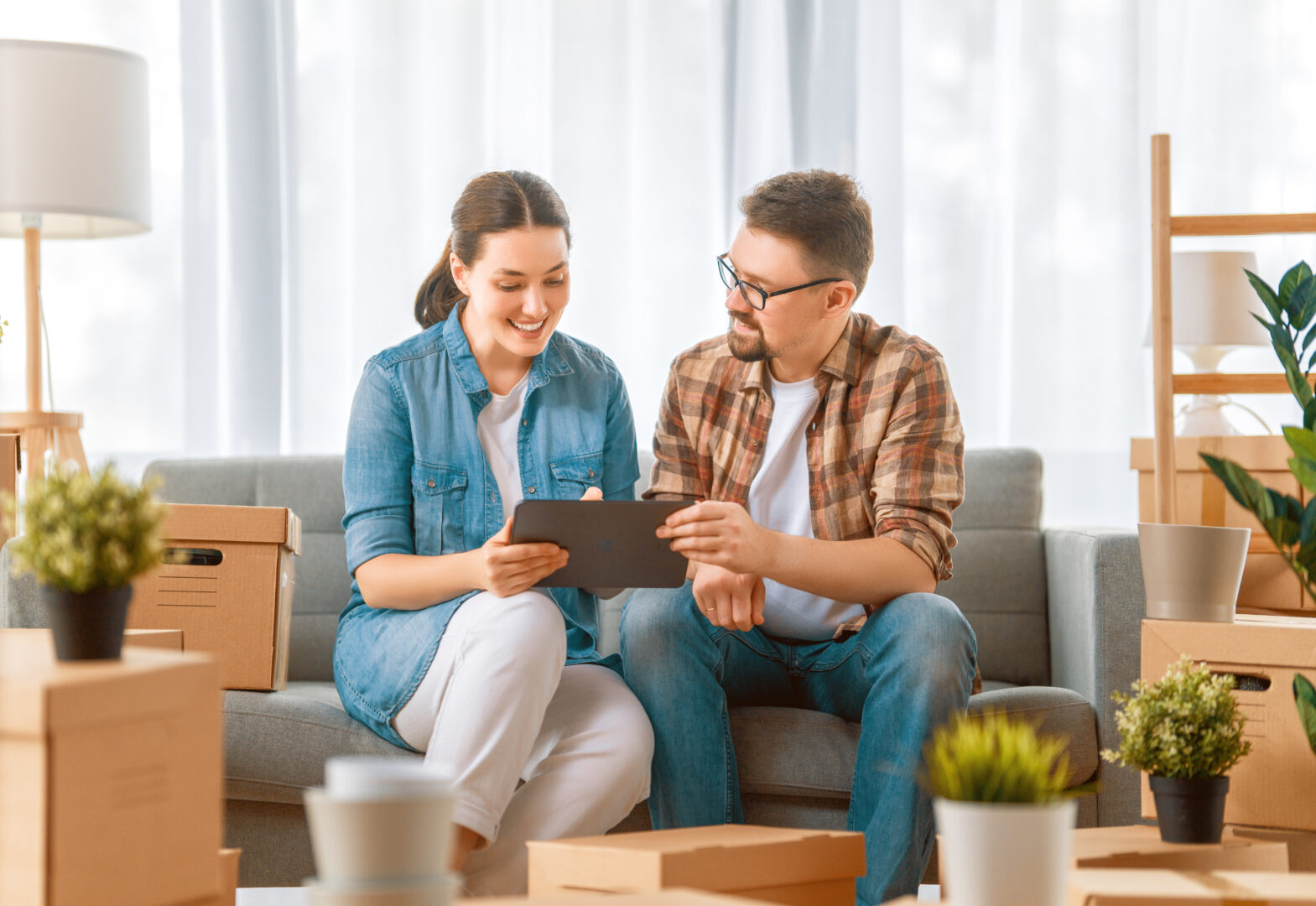couple are moving to new apartment .jpg
